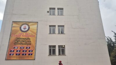 RÜZGAR ÇATI DUVARINI YIKTI