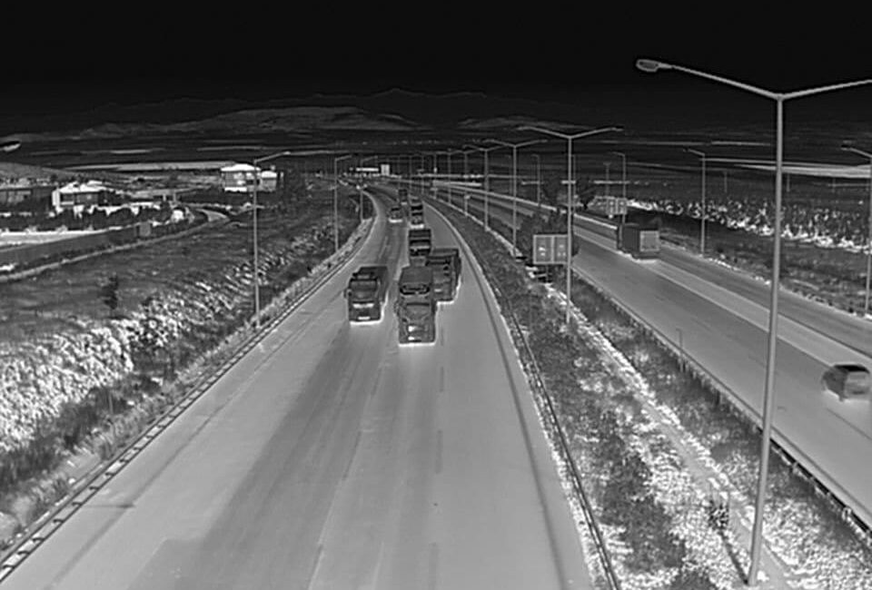 Trafik denetimlerine gündüz ve gece şartlarında devam edileceği vurgulandı.
