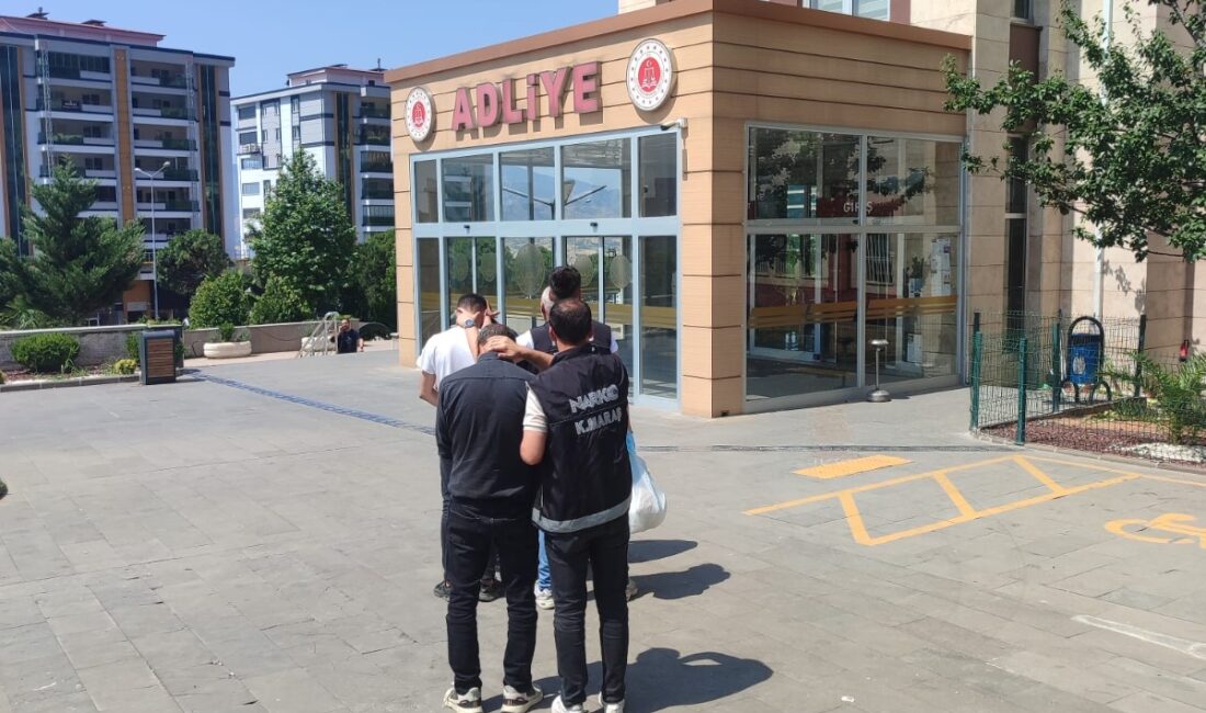 UYUŞTURUCU MADDE TİCARETİ YAPAN C.Ö. , H.S.O. ve M.F.K İSİMLİ