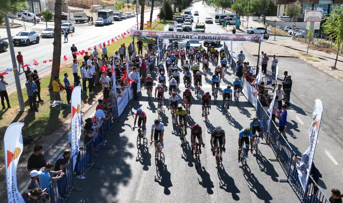 Yarışların Startını Şehir Protokolü Verdi