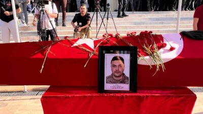 ÖZEL HAREKAT POLİSİ MUSTAFA KARAPINAR TUTUKLUK YAPAN SİLAHIN ATEŞ ALMASI