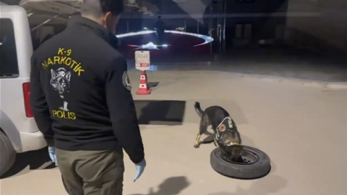 UYUŞTURUCU TİCARETİ YAPAN 2 KİŞİ TUTUKLANDI