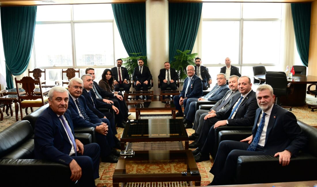 Azerbaycan Diaspora Bakan Yardımcısı Valeh Hacıyev’i makamında misafir etti.
Ziyarette; Azerbaycan