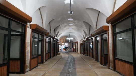 Tarihi Kapalı Çarşı’da yürütülen restorasyon çalışmalarında son düzlüğe girildi, çevre