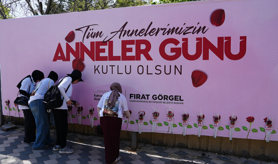 Büyükşehir’den Duygu Dolu Jest; Açık Hava Panoları Sevgiyle Doldu